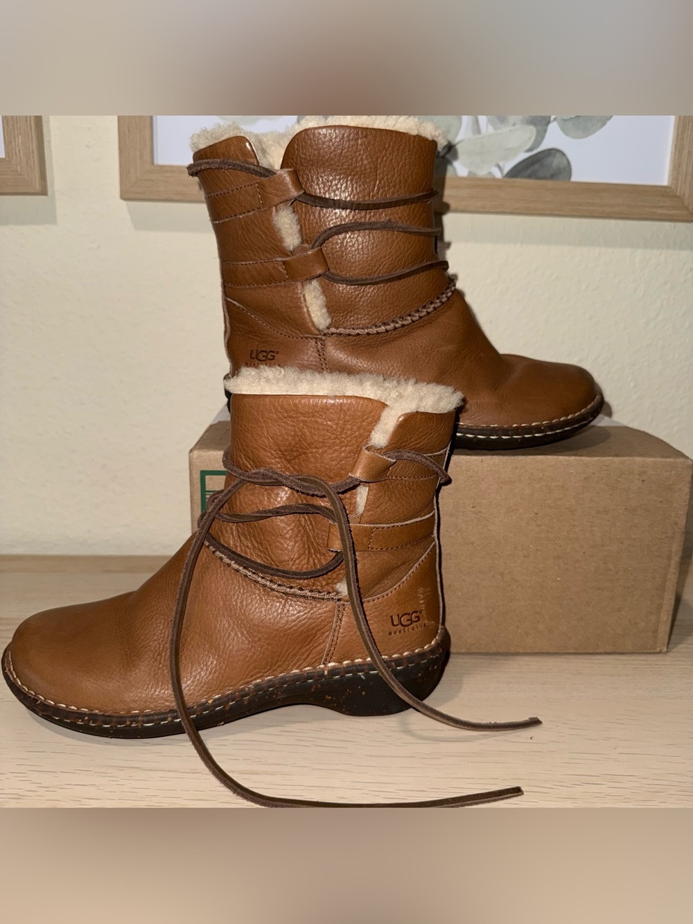 UGG Australia Caspia 1932 Brown Leather Shearling Lace Up Ankle Boots Size 6